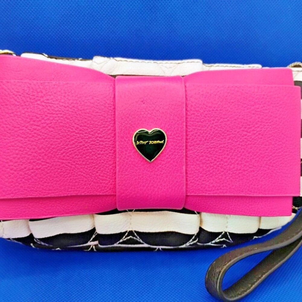 Betsey Johnson Small Wristlet Clutch black/pink, zip closure 9"X5" quilt pattern